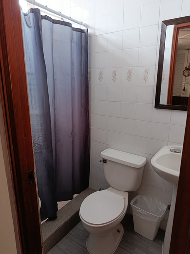 Bathroom 4, Hostal La Cigarra, Panamá