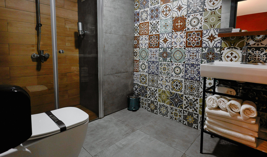 Bathroom 5, The Rest Port Nd Downtown, Merkez