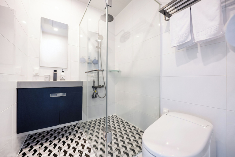 Bathroom 4, Hound The Blue, Gangneung