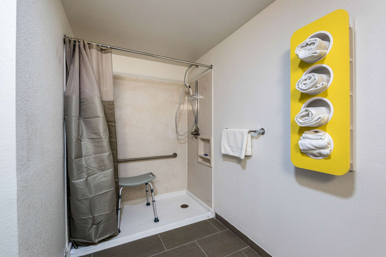 Bathroom 4, Motel 6 Peoria, IL, Peoria
