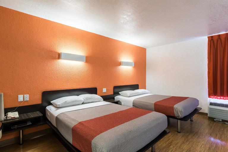 Bedroom 3, Motel 6 Uvalde, TX, Uvalde