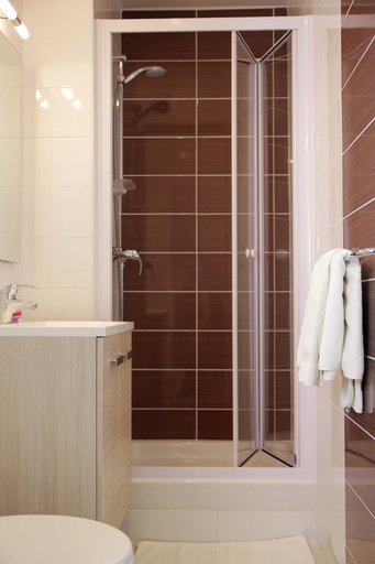 Bathroom 4, Hotel du Cheval Rouge, Yvelines