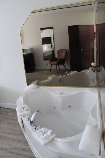 Bathroom 4, Travelodge by Wyndham Trois-Rivieres, Francheville