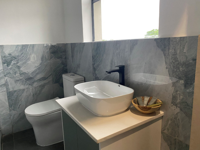 Bathroom 4, The Outlook At Victoria Falls, Hwange