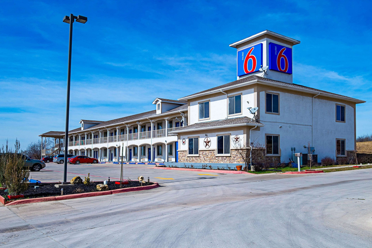 Exterior & Views 2, Motel 6 Rhome, TX, Wise