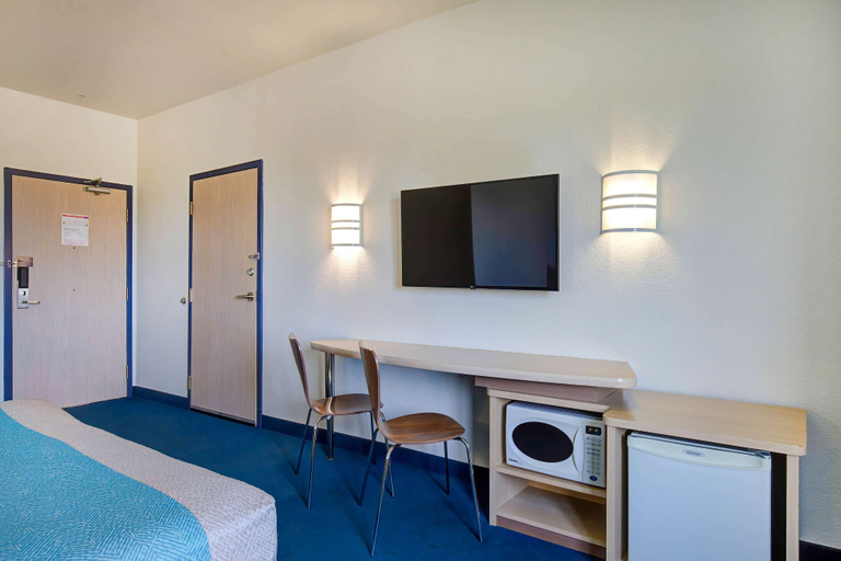 Others 5, Motel 6 Grande Prairie, AB, Division No. 19