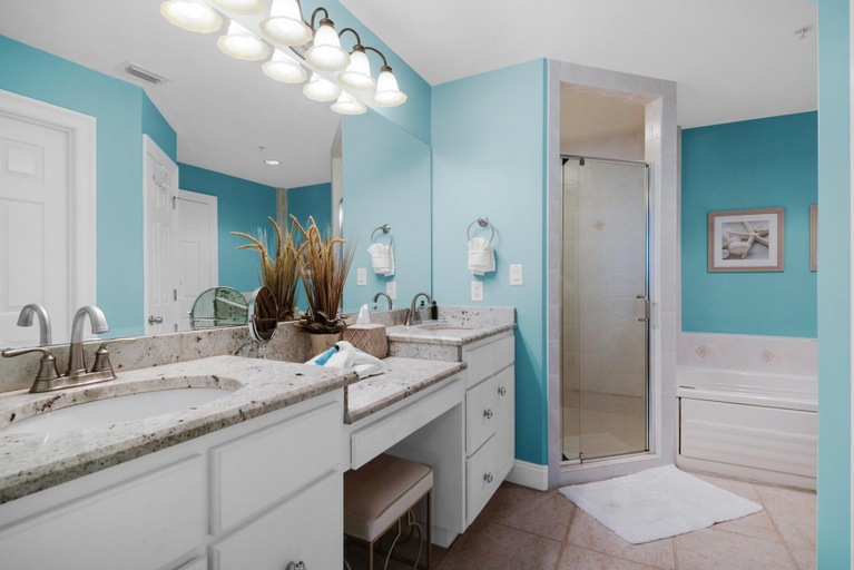 Bathroom 4, Hidden Dunes 402, Bay