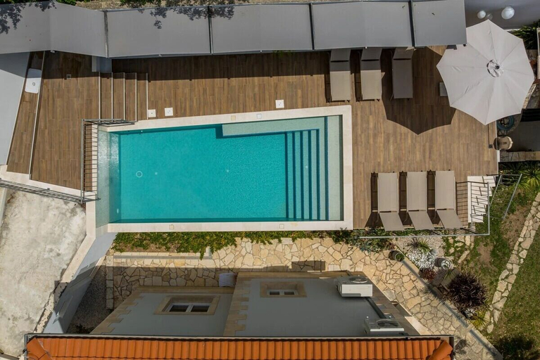 Sport & Beauty 3, Villa Artea, Luxurious Villa with Heated Pool, Podstrana