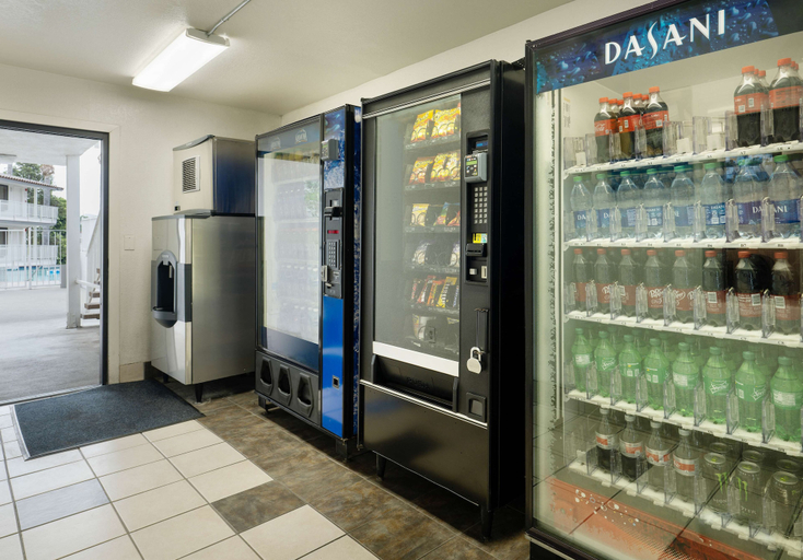 Food & Drinks 5, Motel 6 Camarillo, CA, Ventura