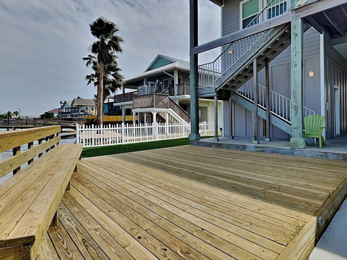 Exterior & Views 2, The Reel Mccoy by Miss Kitty’s, Aransas