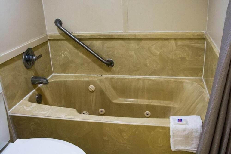 Bathroom 5, Motel 6 Brinkley, AR, Monroe