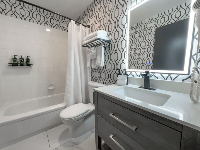 Bathroom 3, The Spot at Porpoise Bay, Sunshine Coast