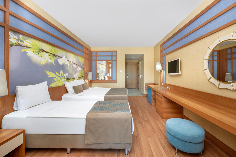 Bedroom 3, Xafira Deluxe Resort & Spa - All Inclusive, Alanya
