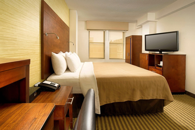 Bedroom 3, Comfort Inn Downtown Dc/Convention Center, Washington D.C.