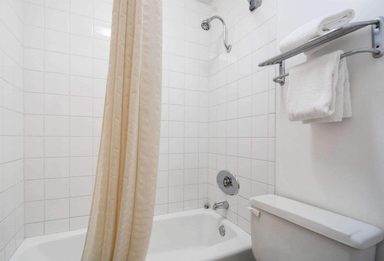 Bathroom 4, Motel 6 Alsip, IL, Cook