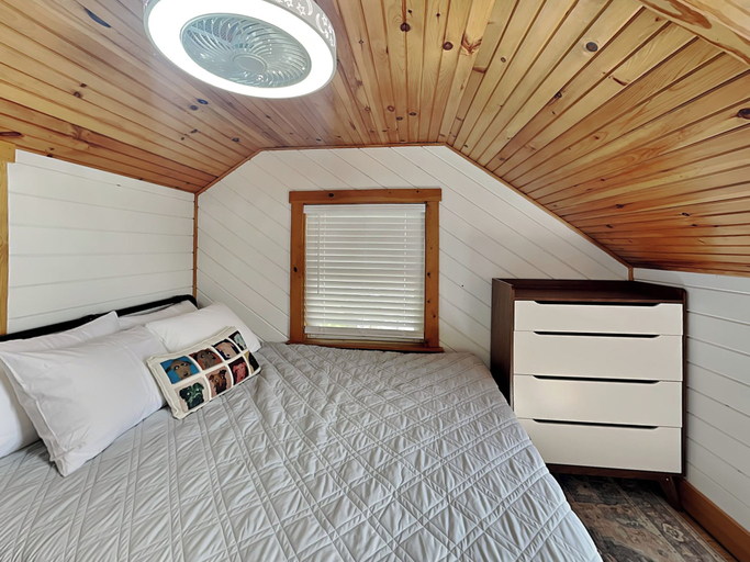 Bedroom 4, A Beautiful View by Taylor Made Deep Creek, Garrett