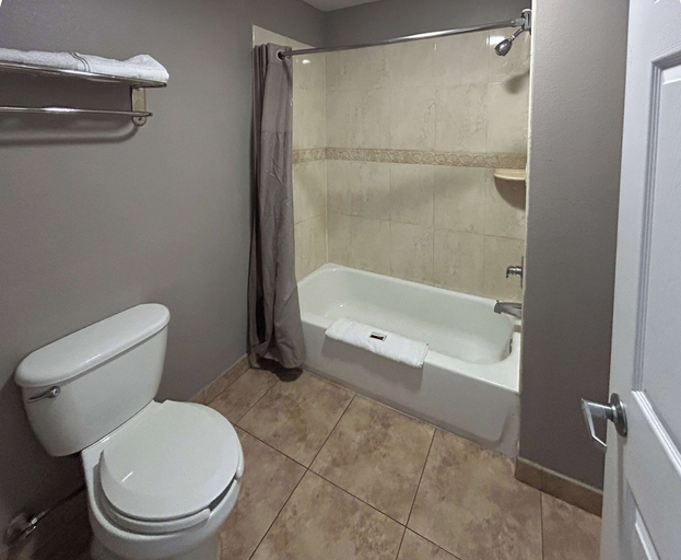 Bathroom 5, Studio 6 Mojave, CA - Airport, Kern