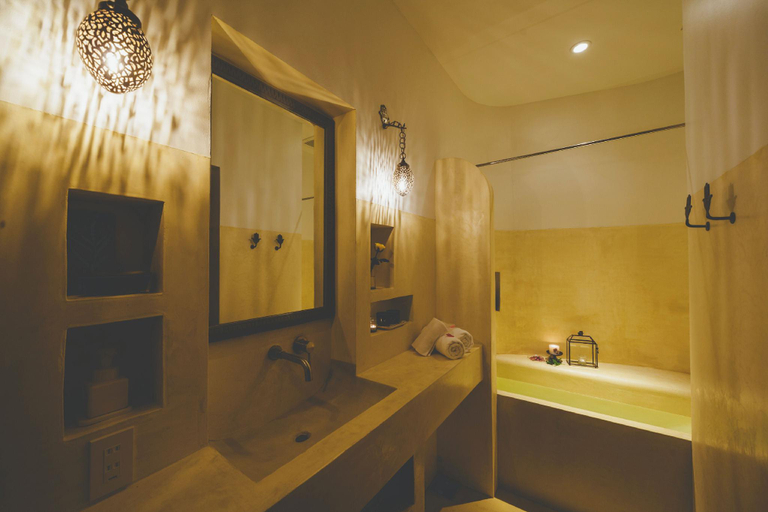 Bathroom 4, Riad Lamp, Nanjō
