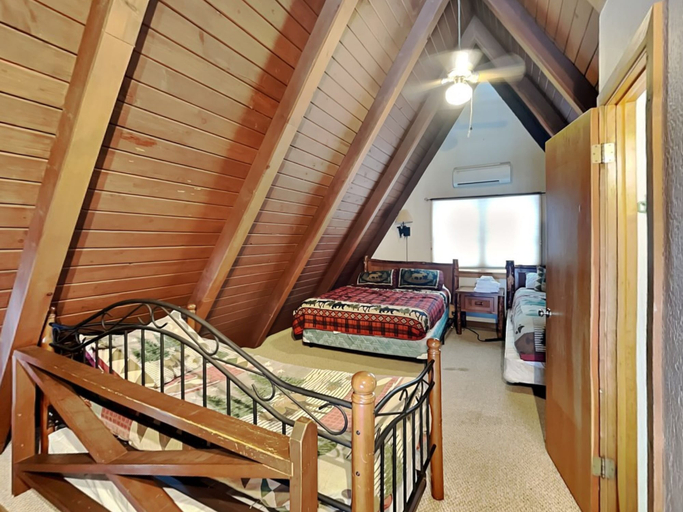 Bedroom 2, Special Memories by Taylor Made Deep Creek, Garrett