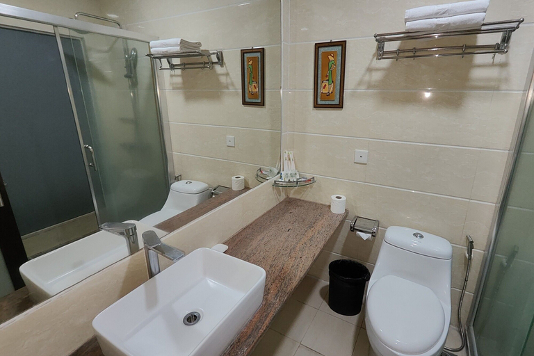 Bathroom 5, Hotel Essencia, Dumaguete City