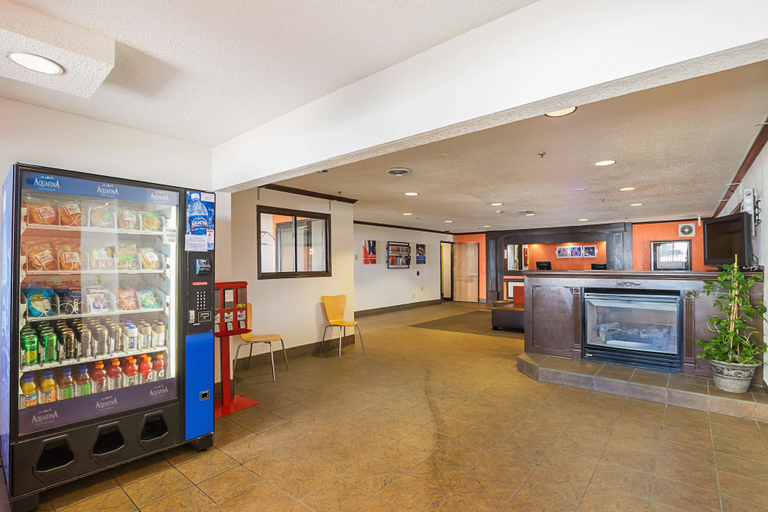 Food & Drinks 5, Motel 6 Waterloo, IA - Crossroads Mall - Cedar Falls, Black Hawk