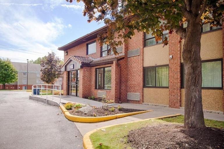 Exterior & Views 2, Motel 6 Syracuse, Onondaga