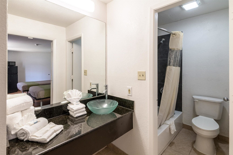 Bathroom 4, Studio 6 Arlington, TX, Arlington
