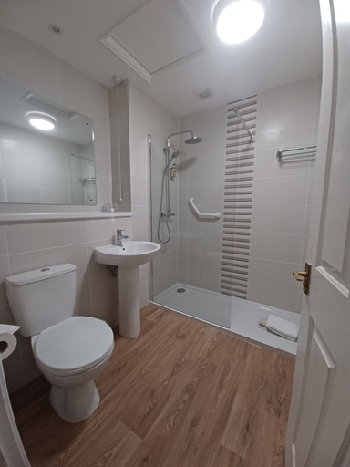 Bathroom 3, The Osborne Apartments, Torbay