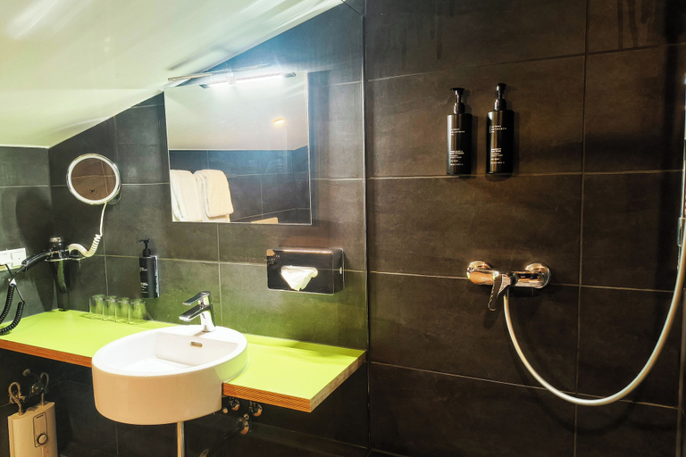 Bathroom 5, Garner Hotel Stuhr Bremen A1 by IHG, Diepholz