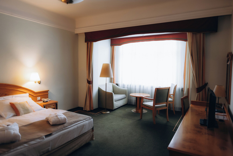 Bedroom 3, Parkhotel Golf, Cheb
