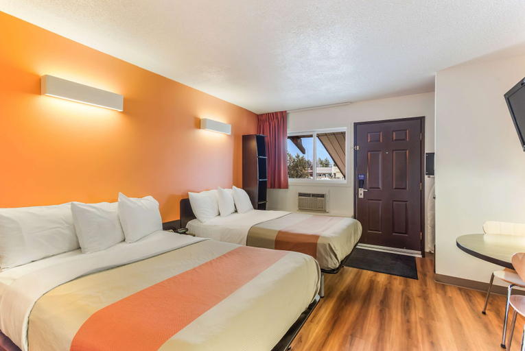 Bedroom 3, Motel 6 Lethbridge, AB, Division No. 2