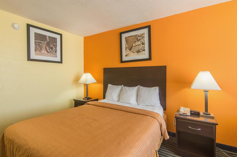 Bedroom 3, Motel 6 Liberal, KS, Seward