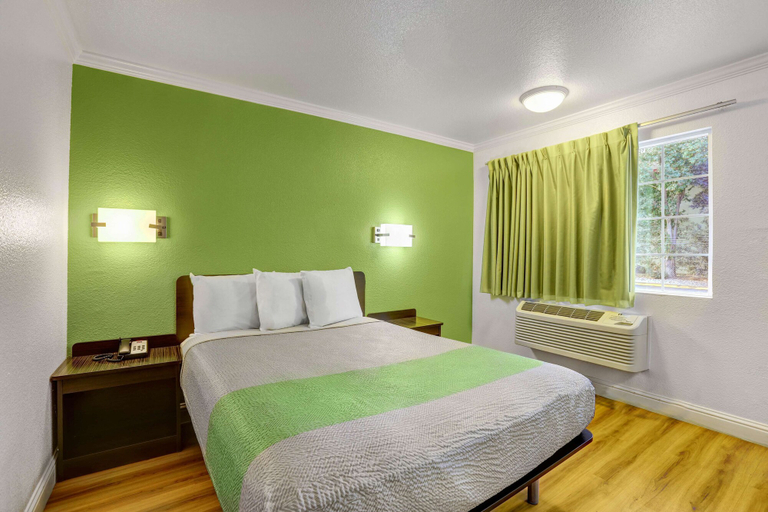 Bedroom 3, Motel 6 King City, CA, Monterey