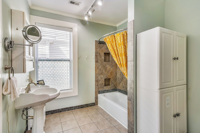 Bathroom 4, A Bended Oak Bungalow by Ryson Vacation Rentals, Galveston