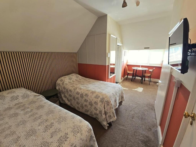 Bedroom 4, Glendevon House Hotel, London
