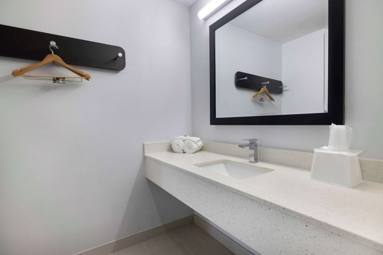 Bathroom 4, Motel 6 Lake Charles, LA, Calcasieu