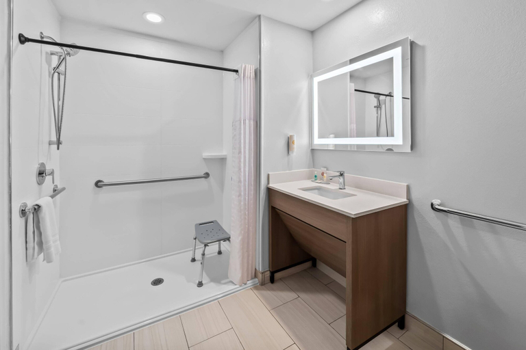 Bathroom 4, Comfort Inn & Suites Plainville-Foxboro, Norfolk