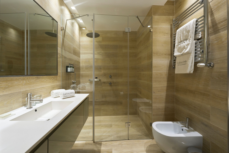 Bathroom 5, Catalonia Porto, Porto