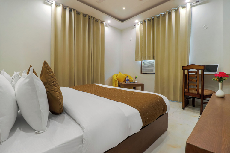 Bedroom 3, Shriji Hotel, Dehradun