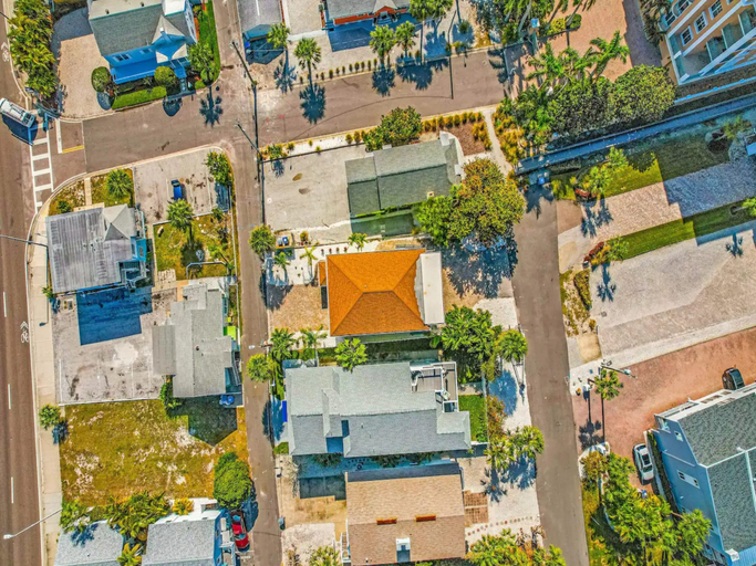 Sport & Beauty, Sunshine Lane by Distinctive Beach Rentals, Pinellas