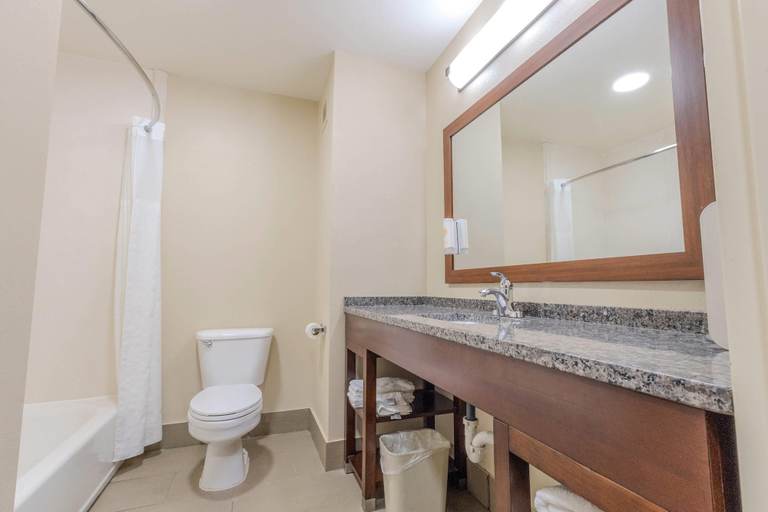 Bathroom 4, Comfort Inn Ottawa Kansas, Franklin
