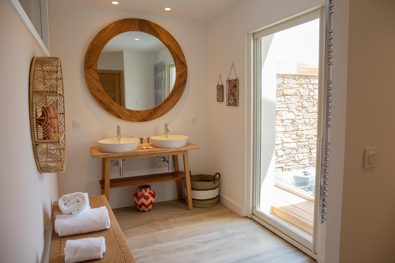 Bathroom 5, Relais et Châteaux Ile de la Lagune, Pyrénées-Orientales