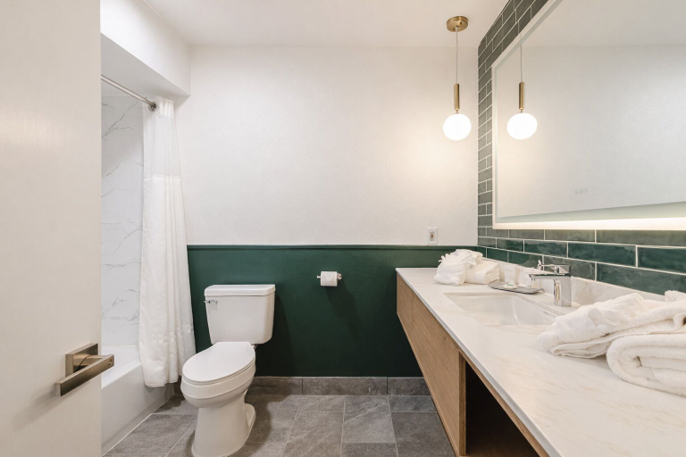 Bathroom 4, Merry Acres Inn, Dougherty