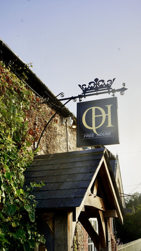Exterior & Views 2, The Queen's Head, Wiltshire