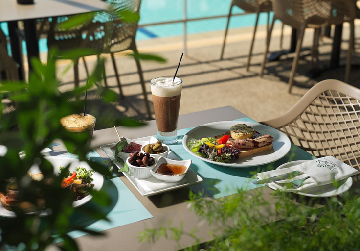 Food & Drinks 5, Pefkos Hotel