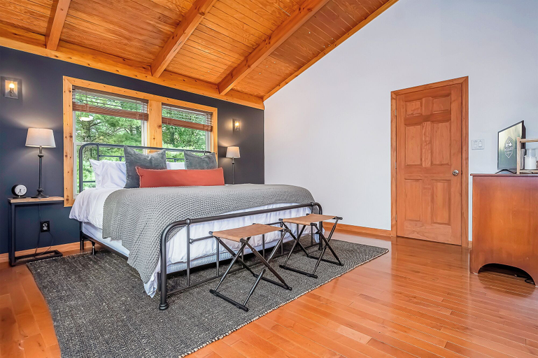 Bedroom 2, Woodhaven by Taylor Made Deep Creek, Garrett