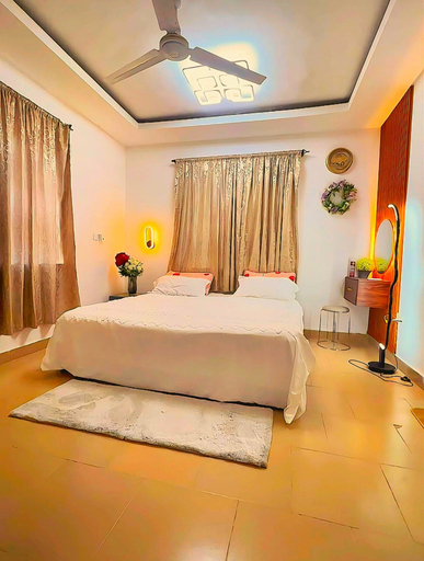 Bedroom 2, Paris homestay, Tema