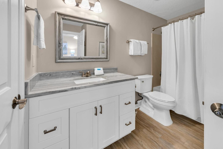 Bathroom 4, Twin Palms 1401, Bay