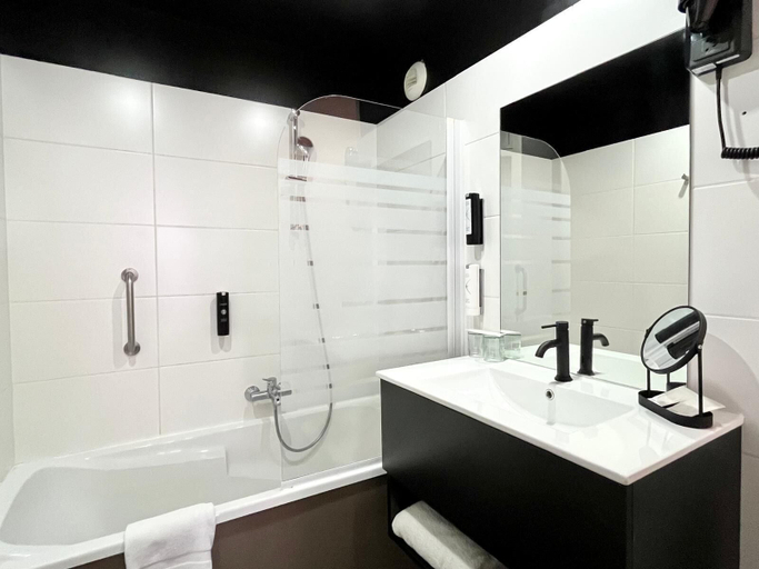 Bathroom 5, Logis Hôtel et Spa Le Renard, Marne
