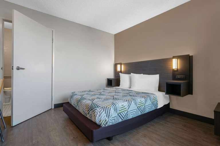 Bedroom 4, Motel 6 Merced, CA - North, Merced
